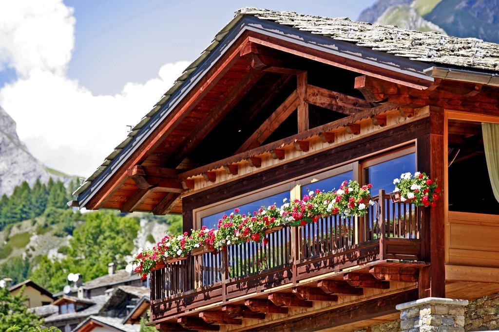 Les Combes Hotel La Salle Luaran gambar