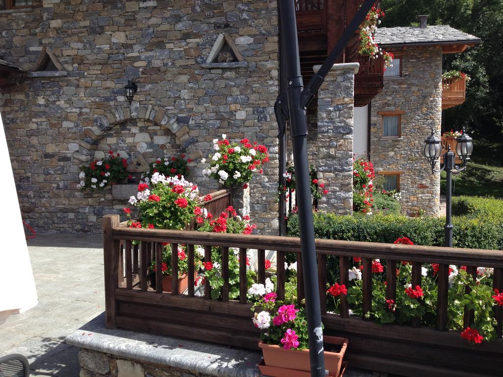 Les Combes Hotel La Salle Luaran gambar