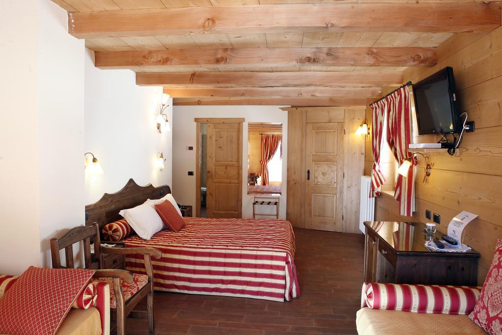 Les Combes Hotel La Salle Luaran gambar