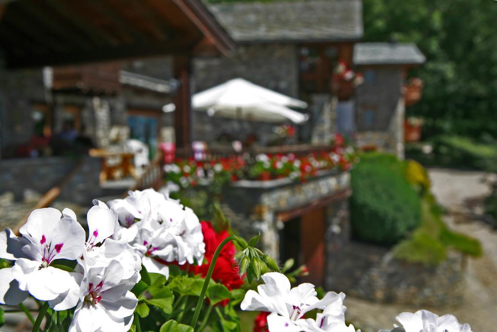 Les Combes Hotel La Salle Luaran gambar