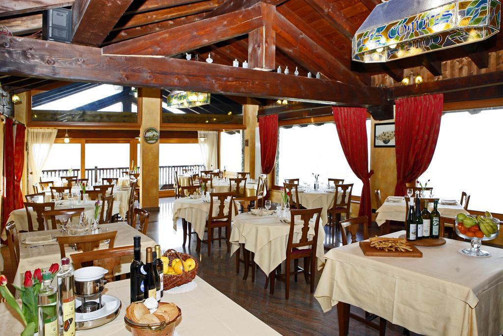 Les Combes Hotel La Salle Luaran gambar