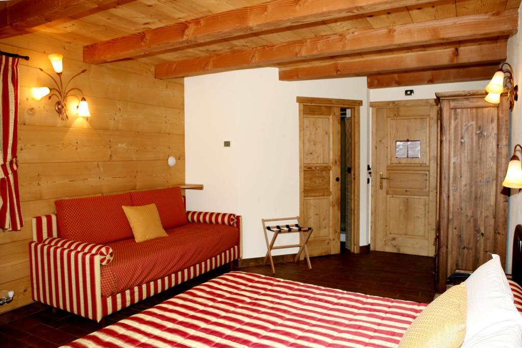 Les Combes Hotel La Salle Luaran gambar