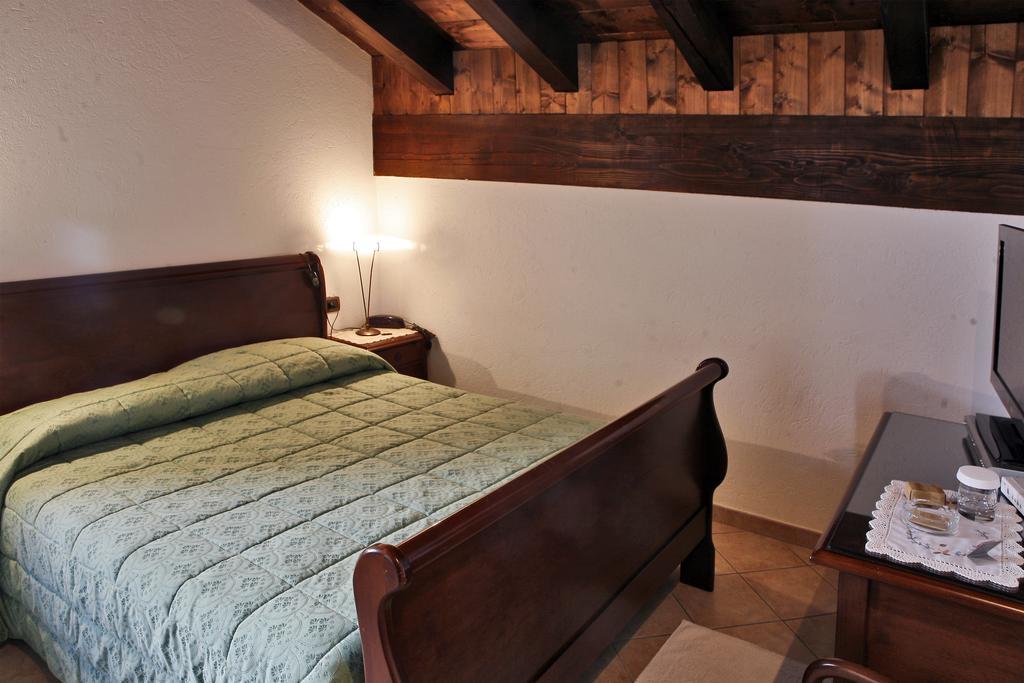 Les Combes Hotel La Salle Luaran gambar