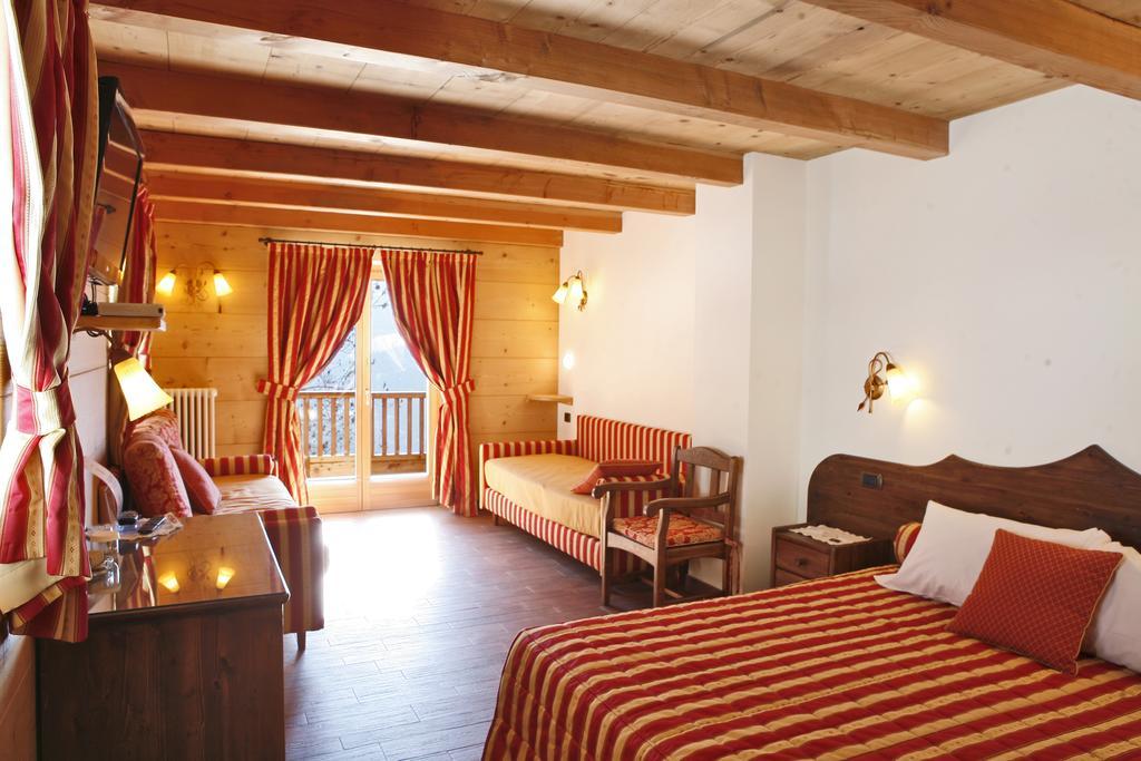 Les Combes Hotel La Salle Luaran gambar