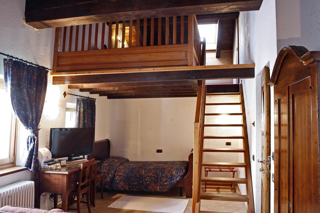 Les Combes Hotel La Salle Luaran gambar