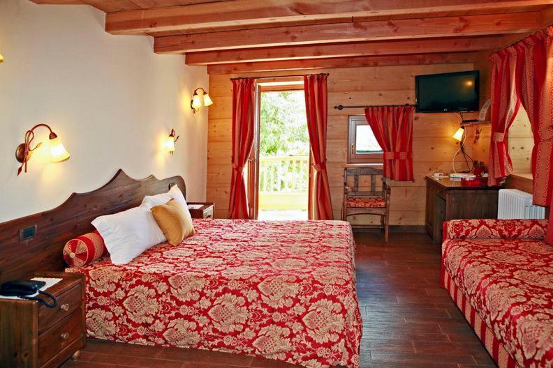 Les Combes Hotel La Salle Luaran gambar