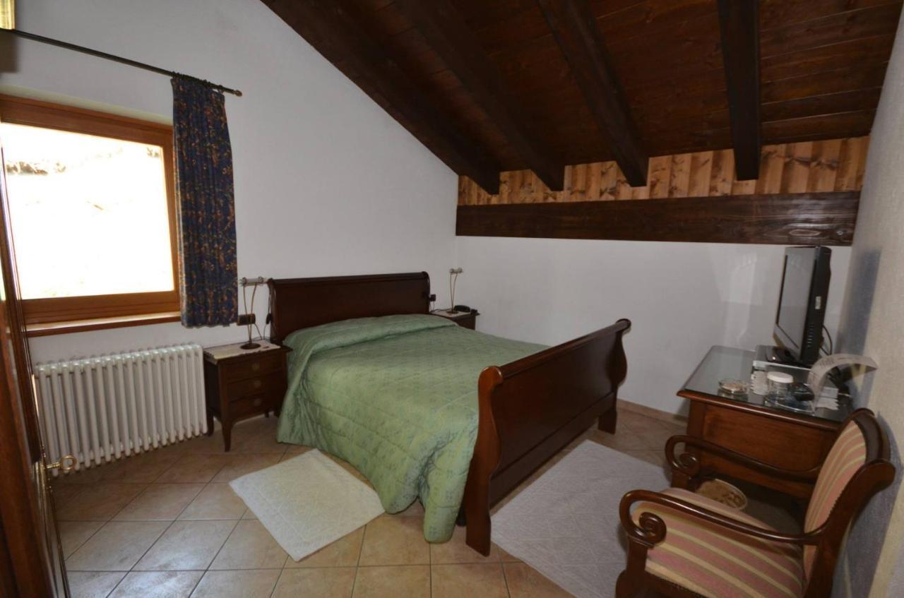 Les Combes Hotel La Salle Luaran gambar